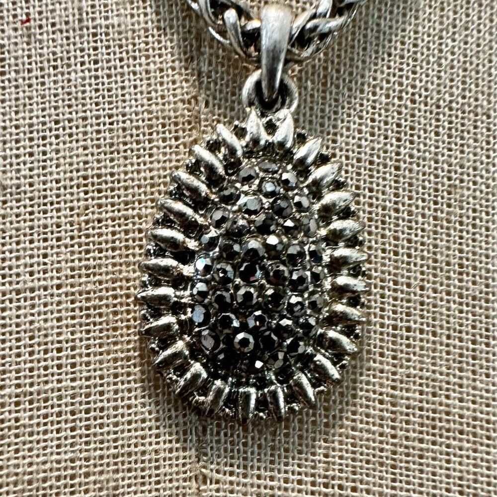 Silver tone teardrop pendant necklace